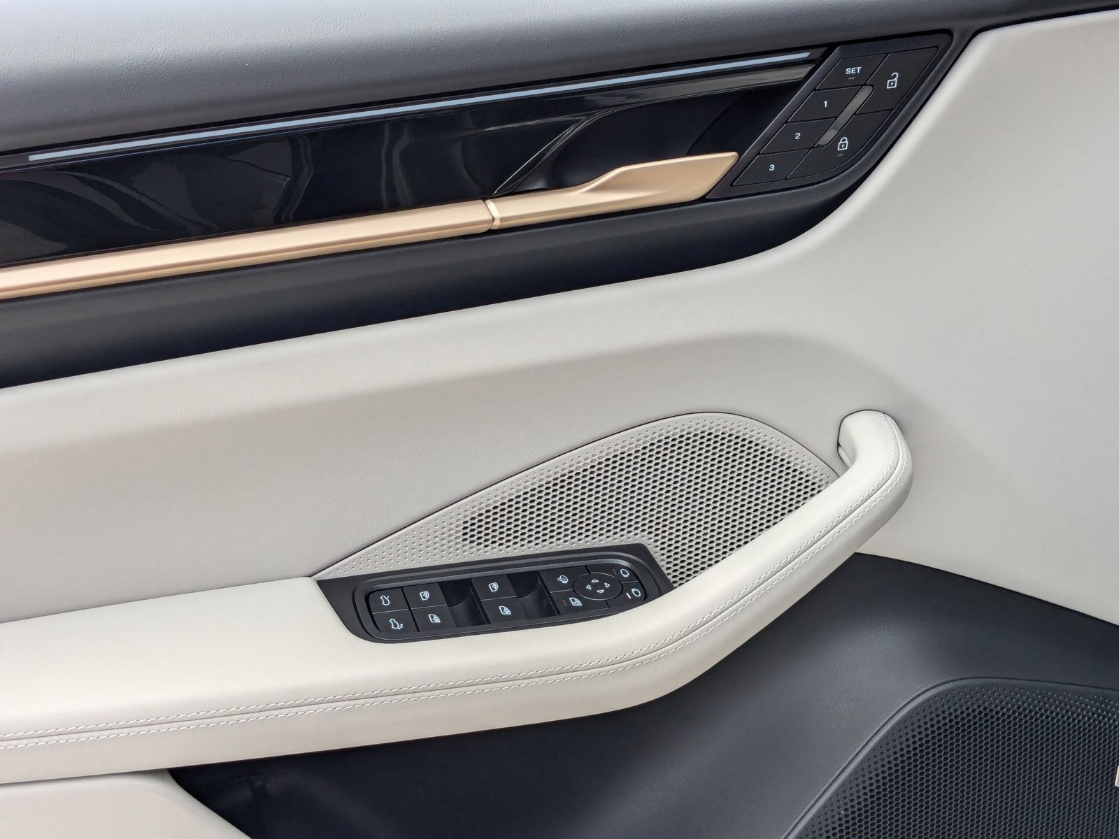 New 2025 Porsche Macan Electric image 14