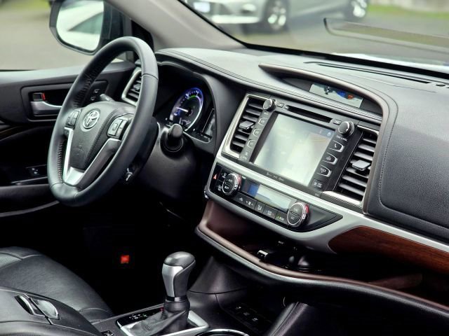 Used 2016 Toyota Highlander Limited Platinum image 17
