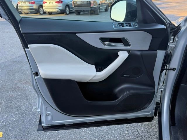 Used 2017 Jaguar F-PACE Prestige image 17