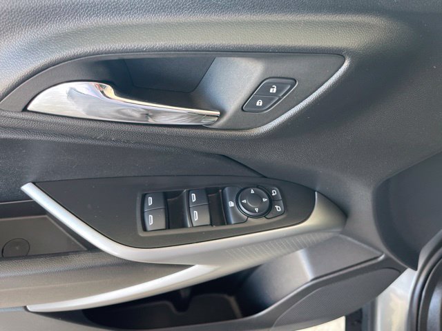 Used 2024 Chevrolet Trax LS w/ LS Convenience Package FWD image 10