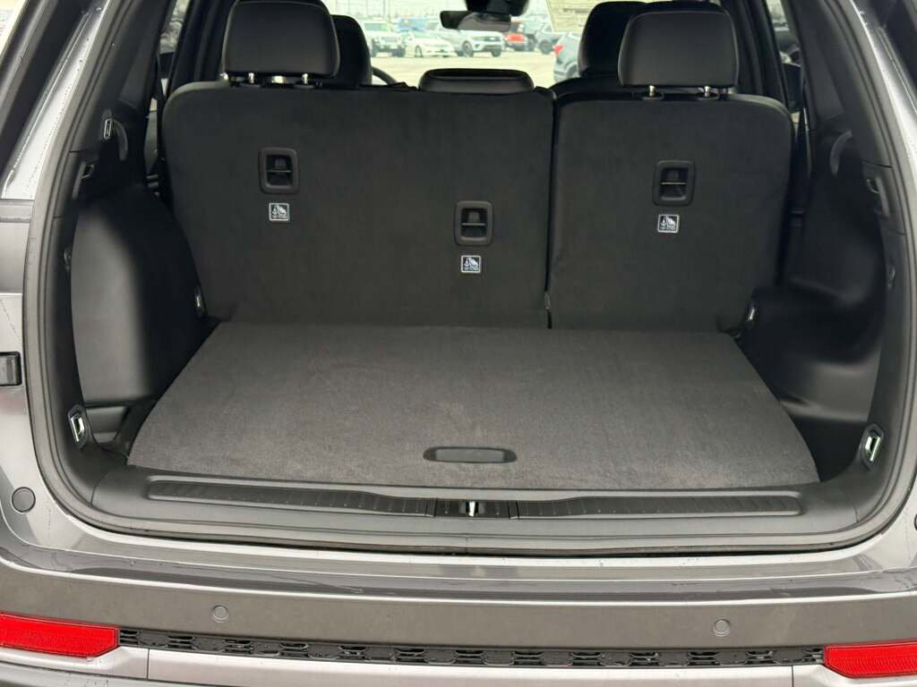 New 2026 Jeep Grand Cherokee Altitude image 25