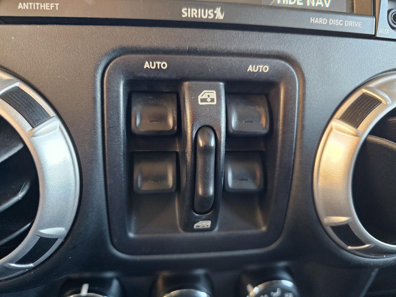 Used 2015 Jeep Wrangler Unlimited Sahara w/ Connectivity Group image 17