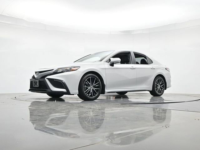 Used 2024 Toyota Camry SE w/ Convenience Package image 33