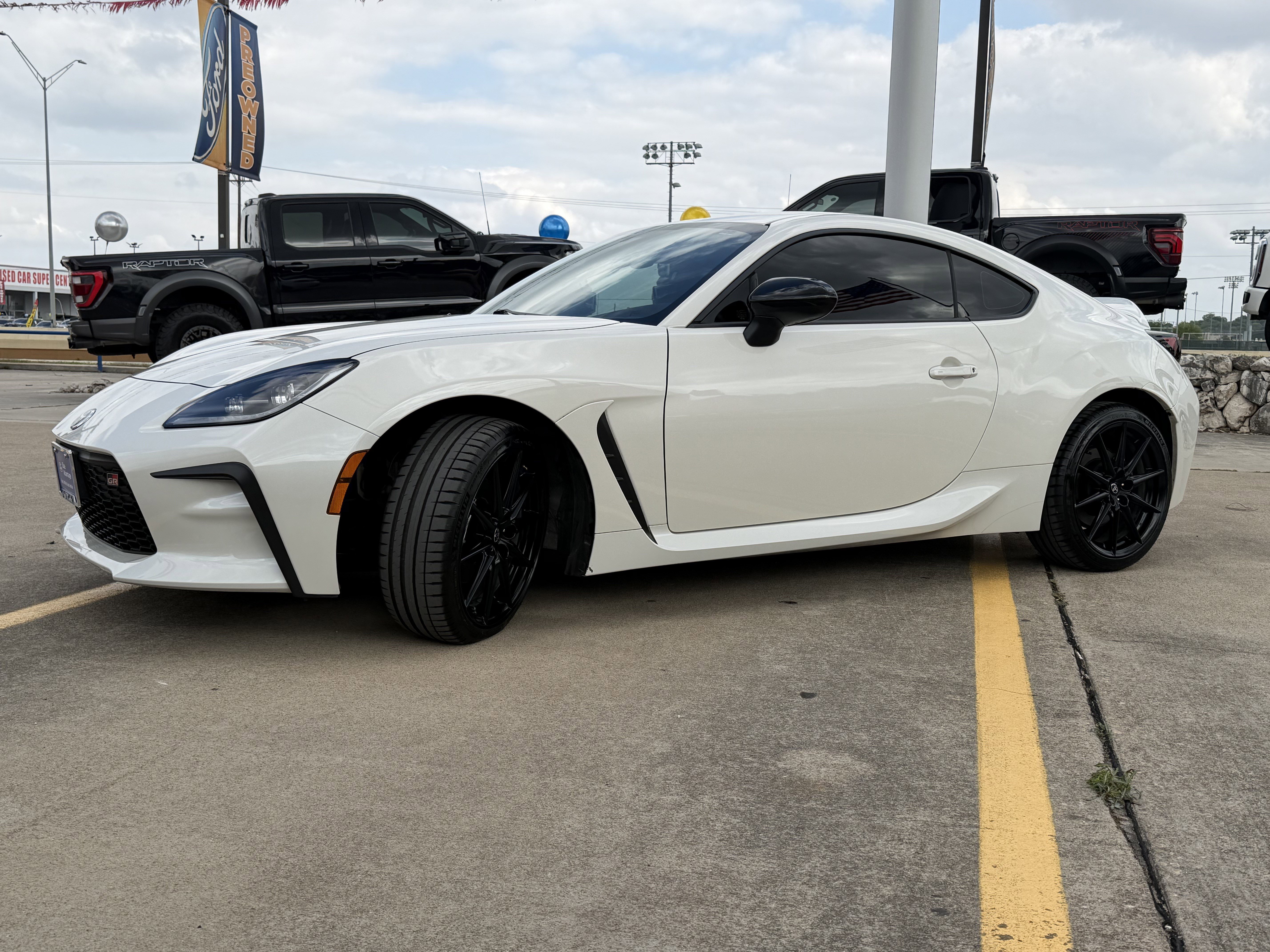 Used 2025 Toyota GR86 Premium w/ ALL Weather Mat Package (TMS) image 10