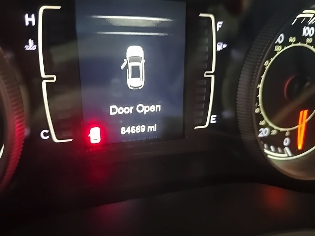 Used 2016 Jeep Cherokee Latitude w/ Comfort & Sound Group AWD/4WD image 6