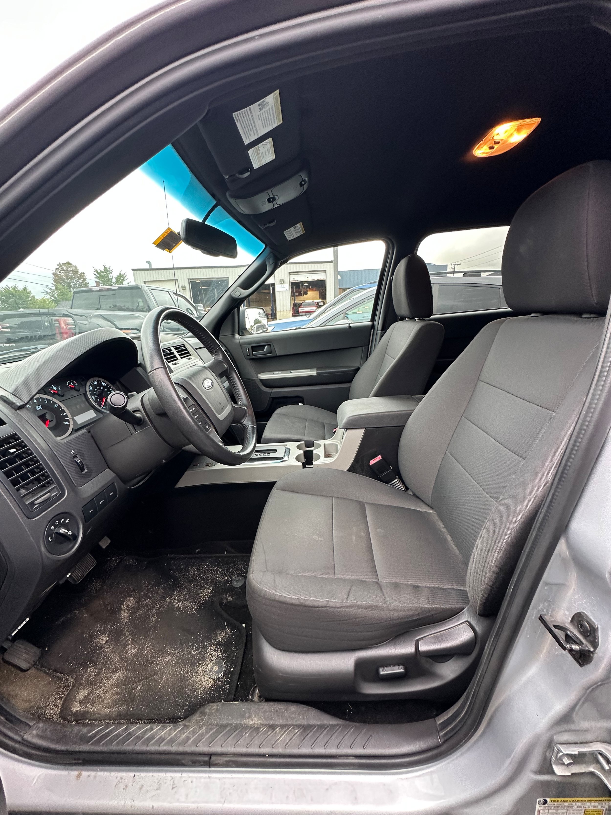 Used 2011 Ford Escape XLT AWD/4WD image 6