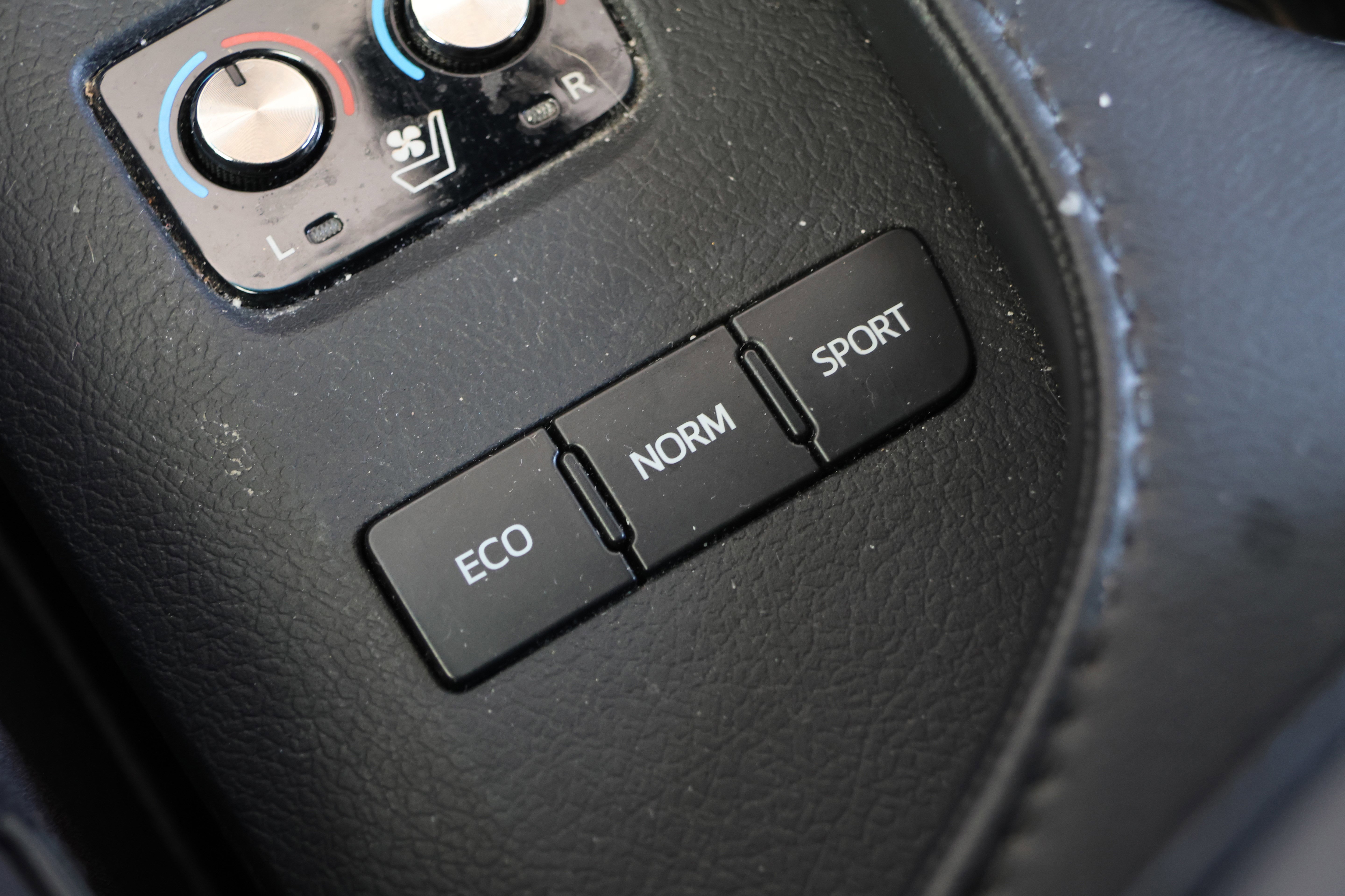 Used 2017 Toyota Avalon Limited image 29