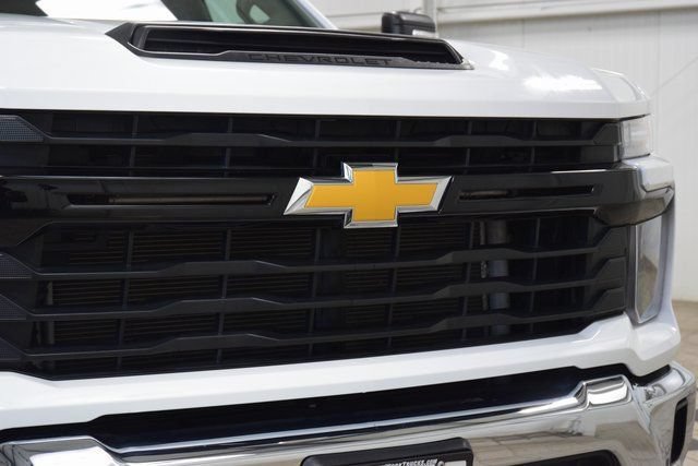 Used 2024 Chevrolet Silverado 3500 W/T w/ WT Convenience Package AWD/4WD image 5