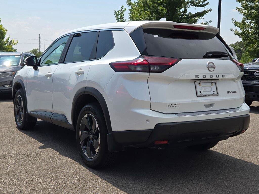 Used 2024 Nissan Rogue SV AWD/4WD image 12