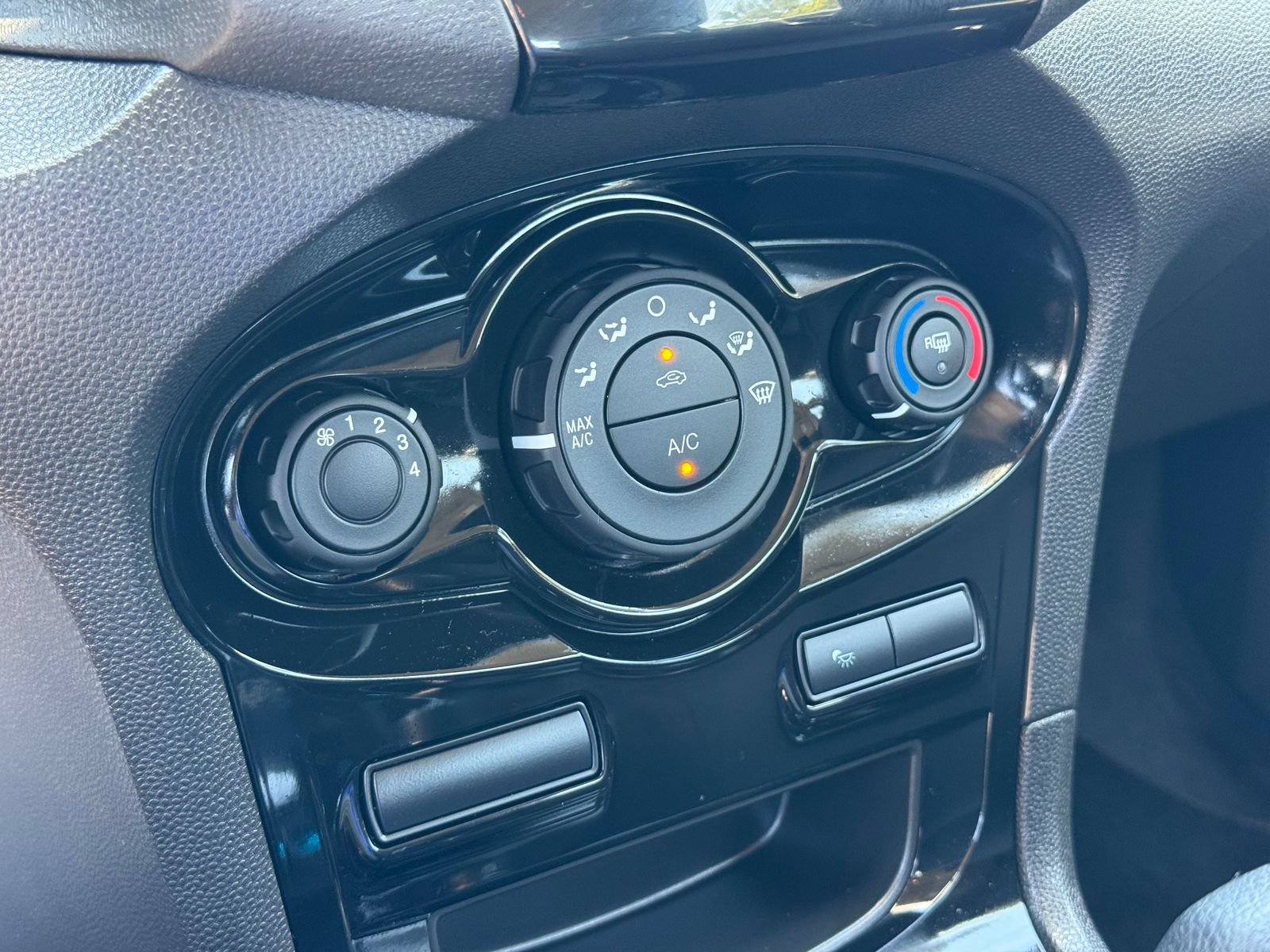 Used 2019 Ford Fiesta ST-Line FWD image 25