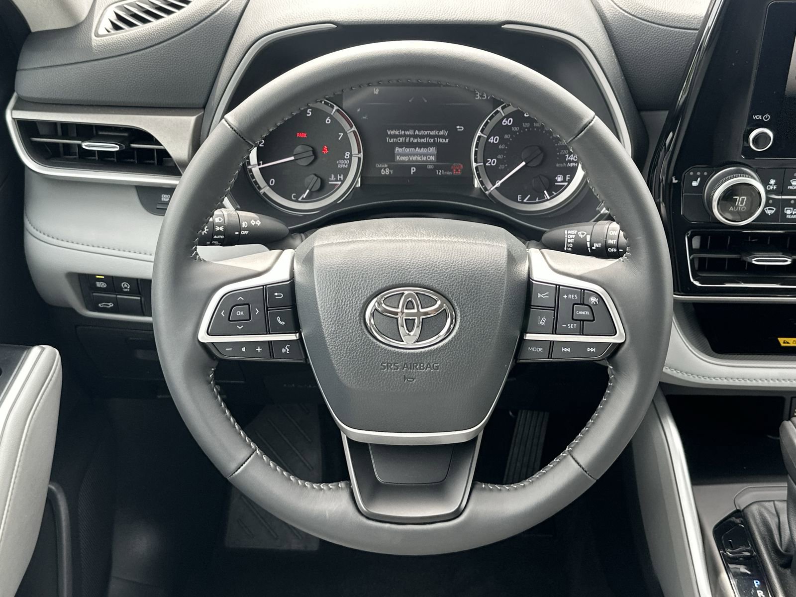 Used 2024 Toyota Highlander XLE AWD/4WD image 19
