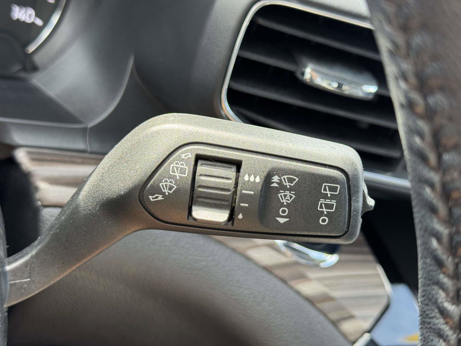 Used 2022 Ford Explorer Limited w/ Hybrid Equipment Group 310A image 24