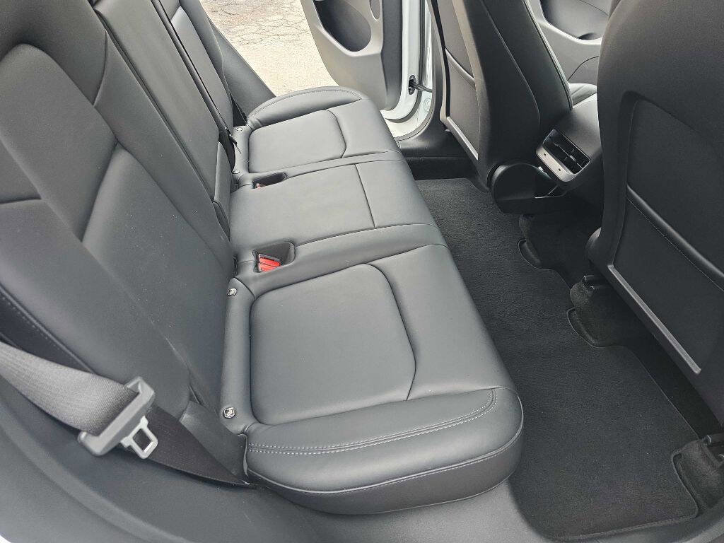 Used 2022 Tesla Model Y Performance image 16