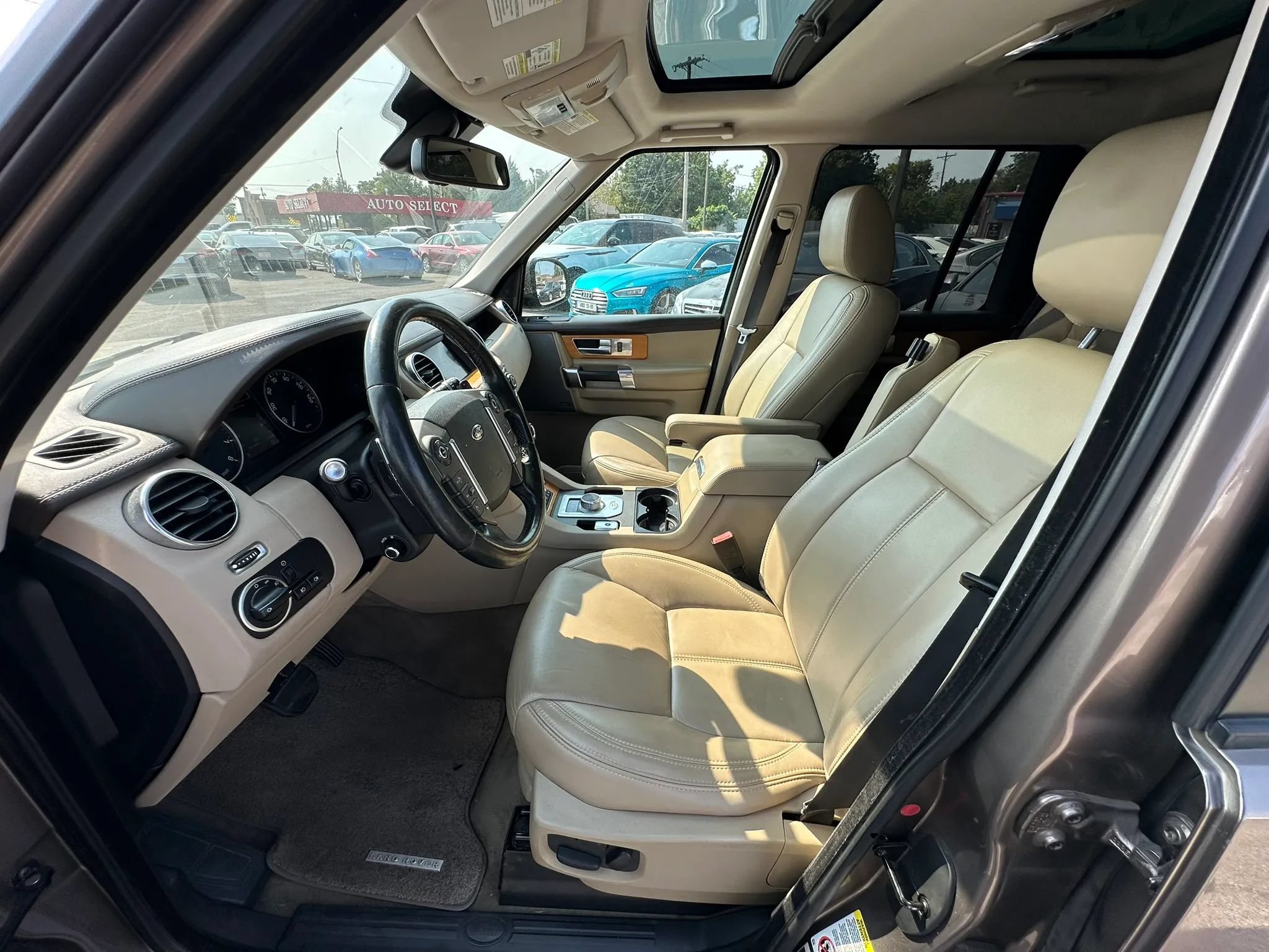 Used 2015 Land Rover LR4 HSE LUX AWD/4WD image 9