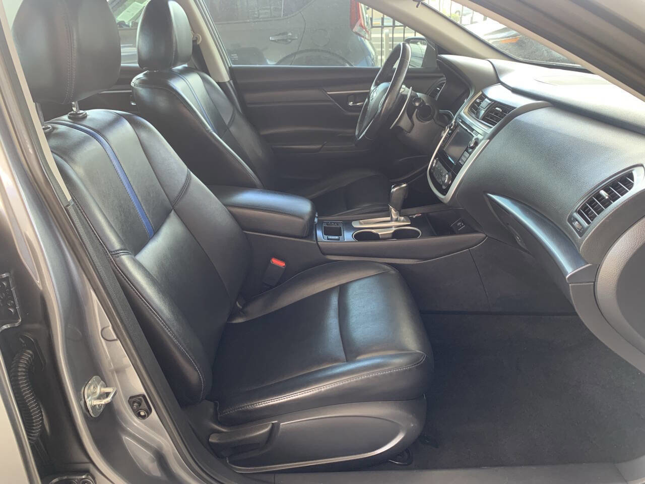 Used 2018 Nissan Altima 2.5 SR w/ SR Midnight Edition FWD image 7