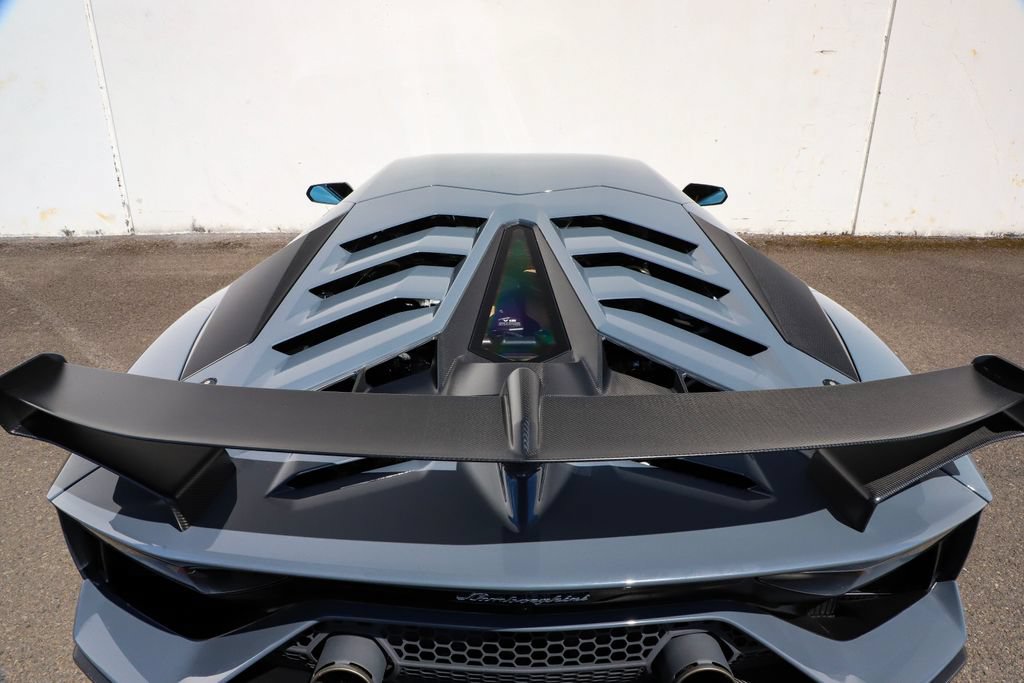 Used 2019 Lamborghini Aventador SVJ AWD/4WD image 18