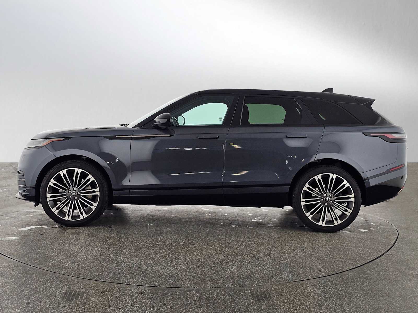 Used 2024 Land Rover Range Rover Velar Dynamic HSE AWD/4WD image 2