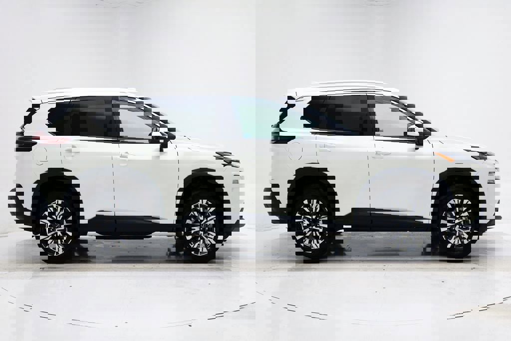 Used 2023 Nissan Rogue SV w/ SV Premium Package image 3