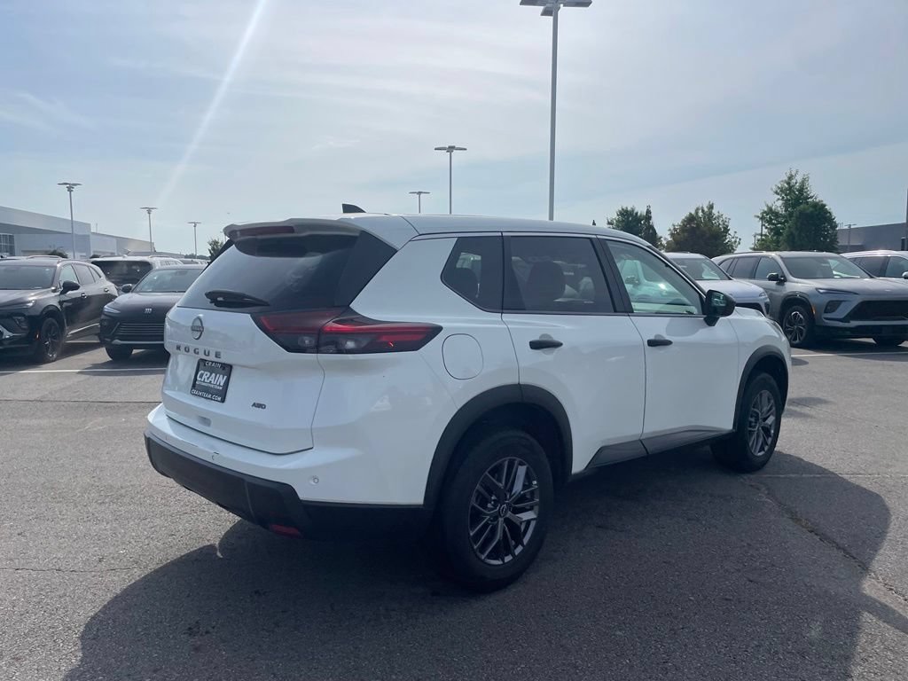 Used 2024 Nissan Rogue S AWD/4WD image 7