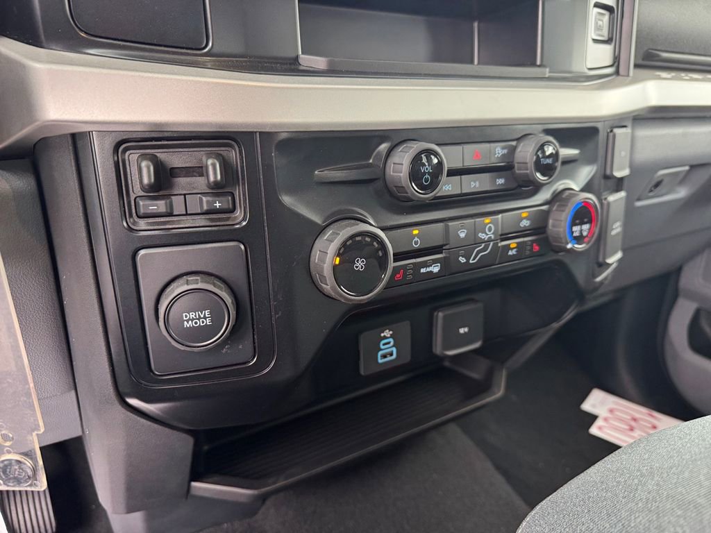 New 2025 Ford F450 XLT w/ XLT Value Package image 37