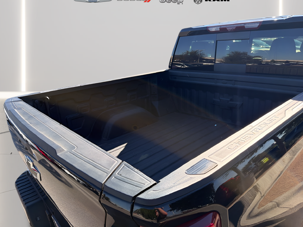 Used 2025 Chevrolet Silverado 1500 High Country w/ Technology Package AWD/4WD image 40