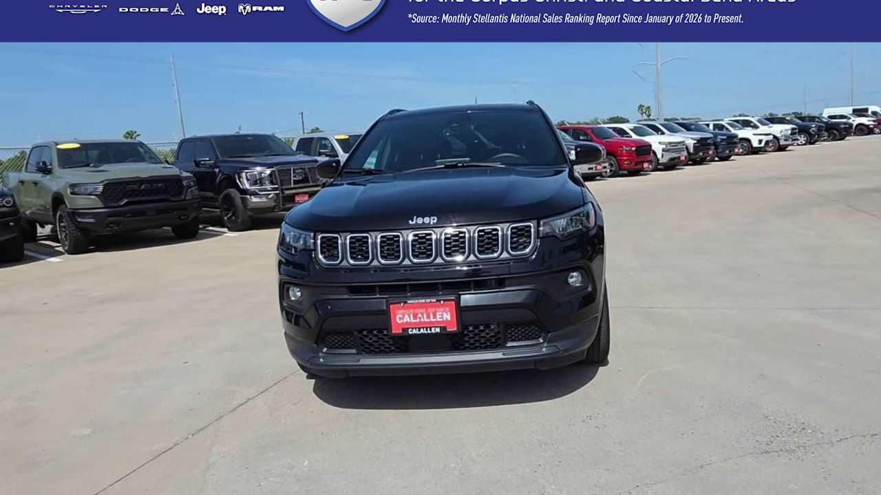 Used 2025 Jeep Compass Latitude w/ Sun & Sound Group AWD/4WD image 3