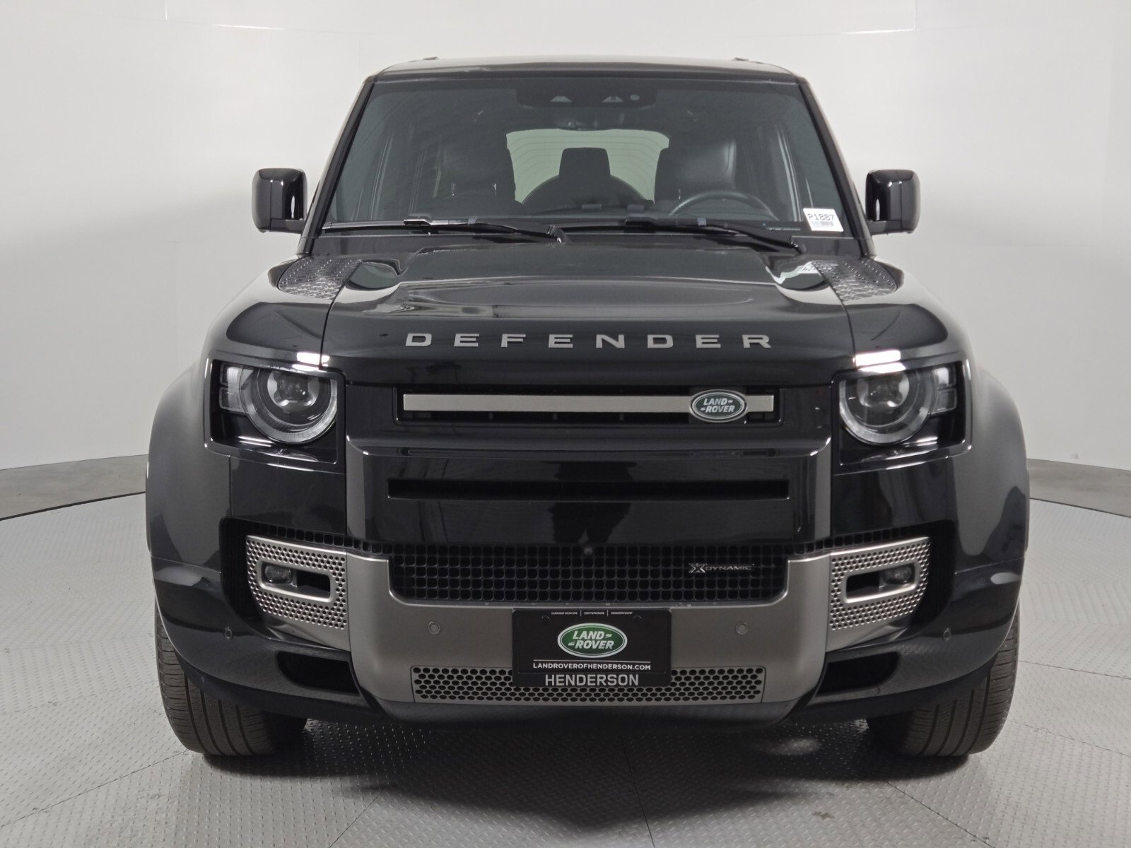 Used 2023 Land Rover Defender 130 X-Dynamic SE image 2