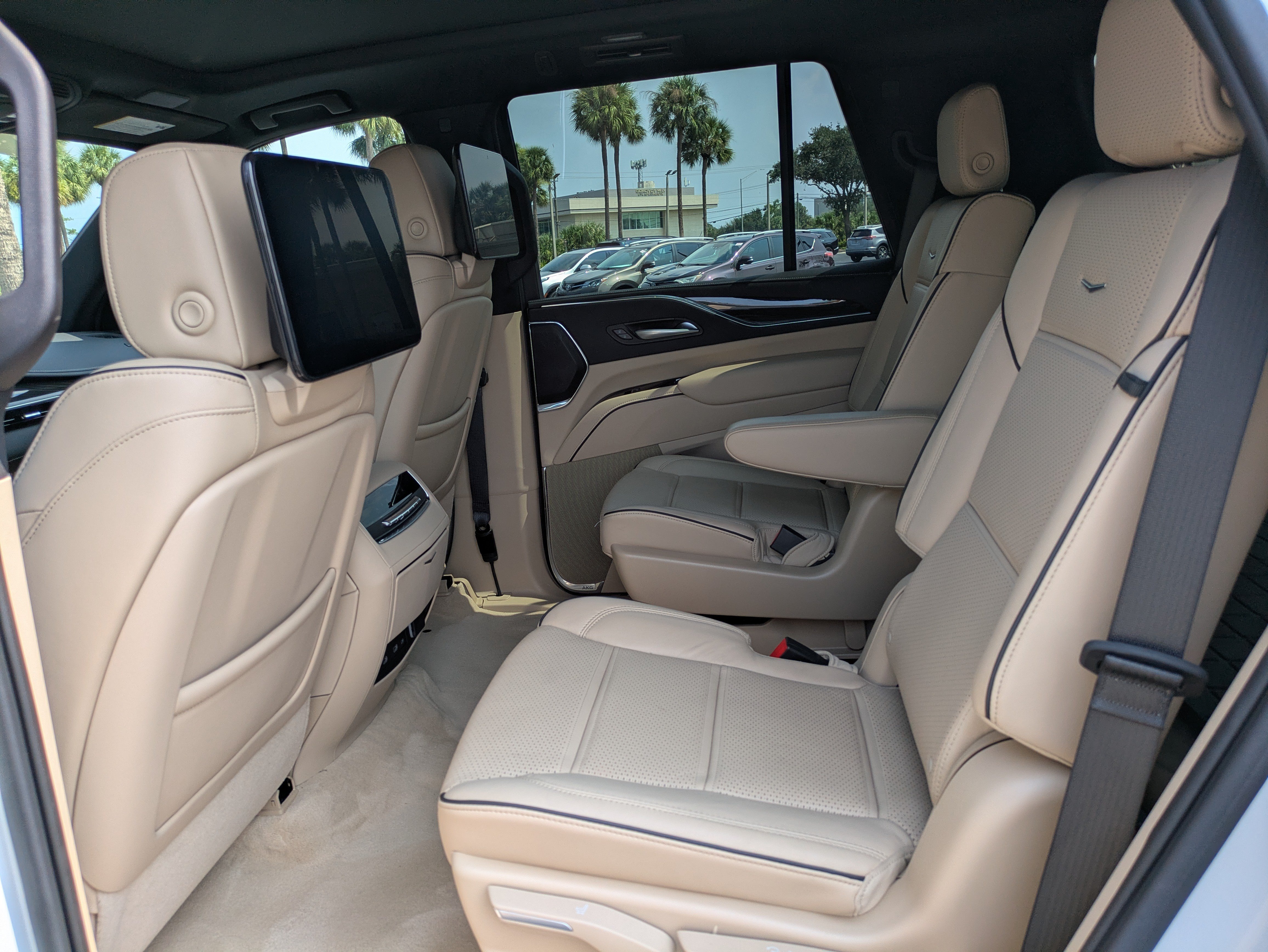 Certified 2024 Cadillac Escalade Premium Luxury w/ Performance Package AWD/4WD image 11