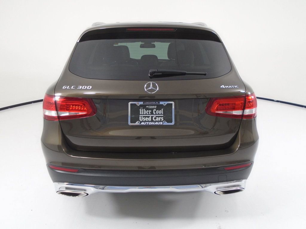 Used 2017 Mercedes-Benz GLC 300 4MATIC image 4