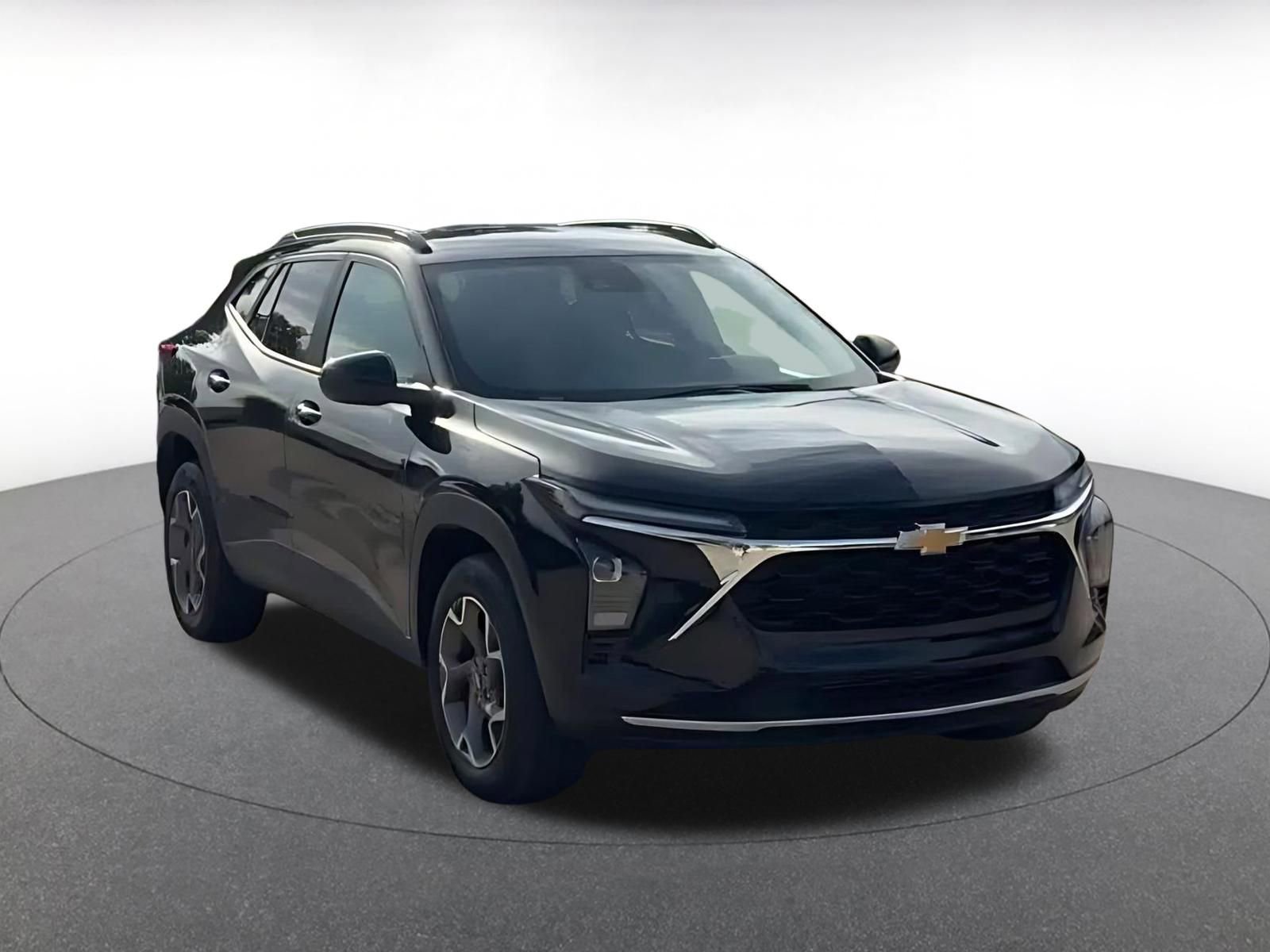 Used 2025 Chevrolet Trax LT FWD image 3