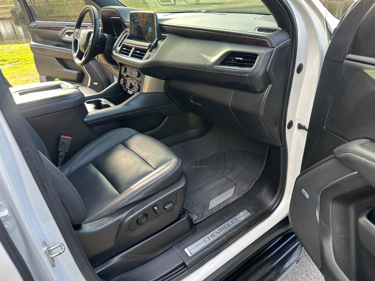 Used 2022 Chevrolet Tahoe LT w/ Luxury Package image 32