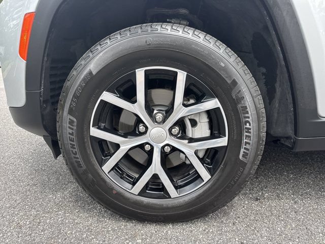 Used 2025 Jeep Grand Cherokee Limited AWD/4WD image 13