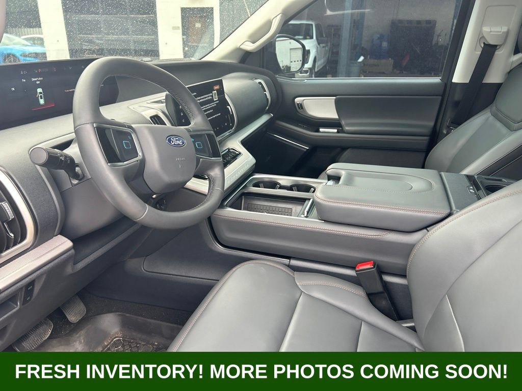 Used 2025 Ford Expedition Max Active RWD image 8