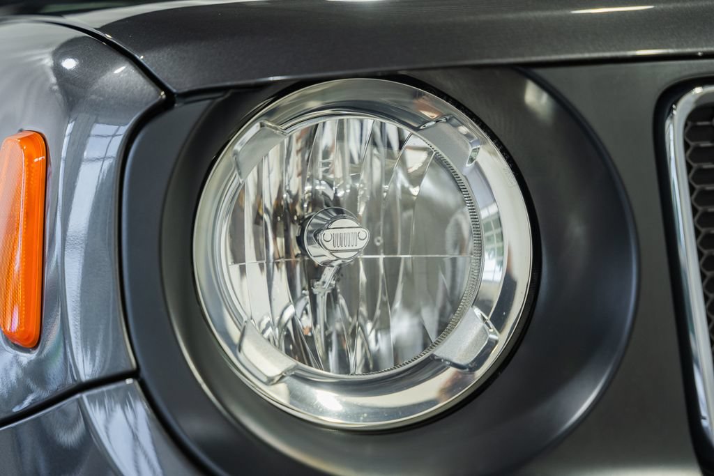 Certified 2018 Jeep Renegade Latitude AWD/4WD image 11