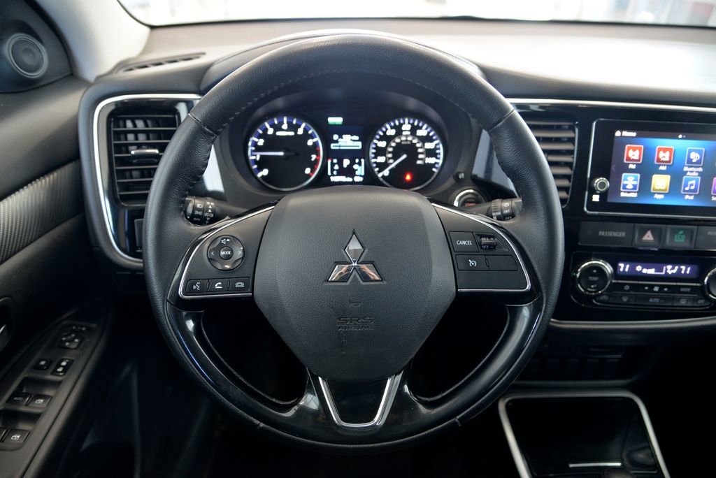Used 2017 Mitsubishi Outlander SE AWD/4WD image 18