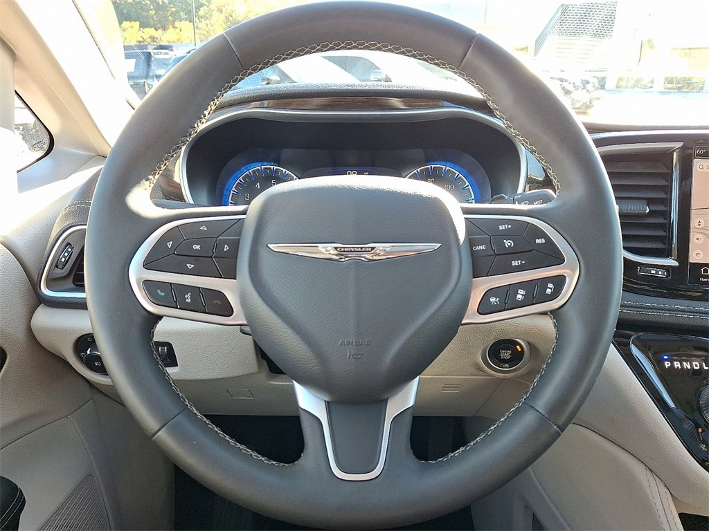 Used 2023 Chrysler Pacifica Limited image 20