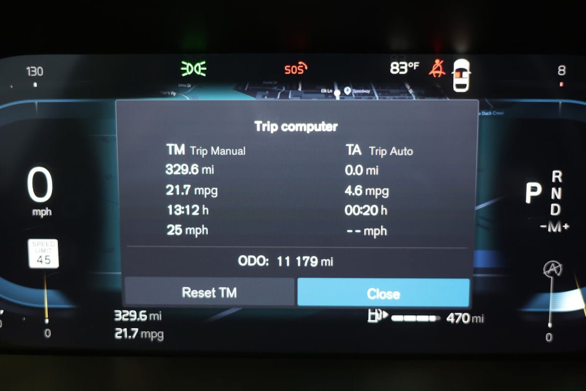 Used 2025 Volvo XC60 B5 Plus AWD/4WD image 12