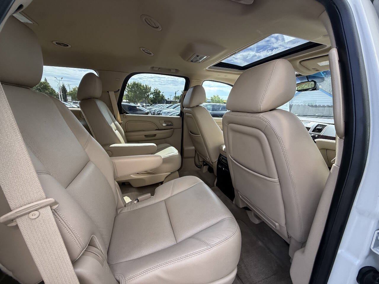Used 2014 Cadillac Escalade Luxury AWD/4WD image 22