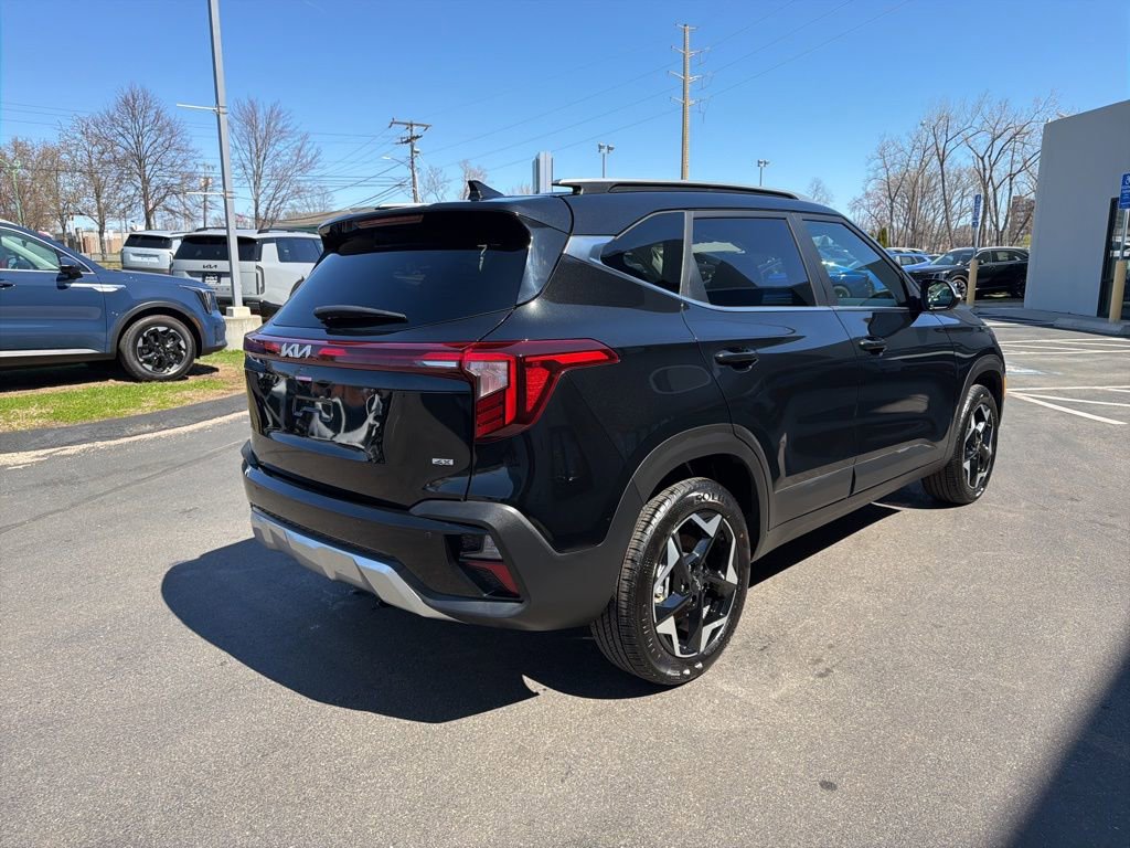 Used 2025 Kia Seltos EX w/ EX Sunroof Package image 6