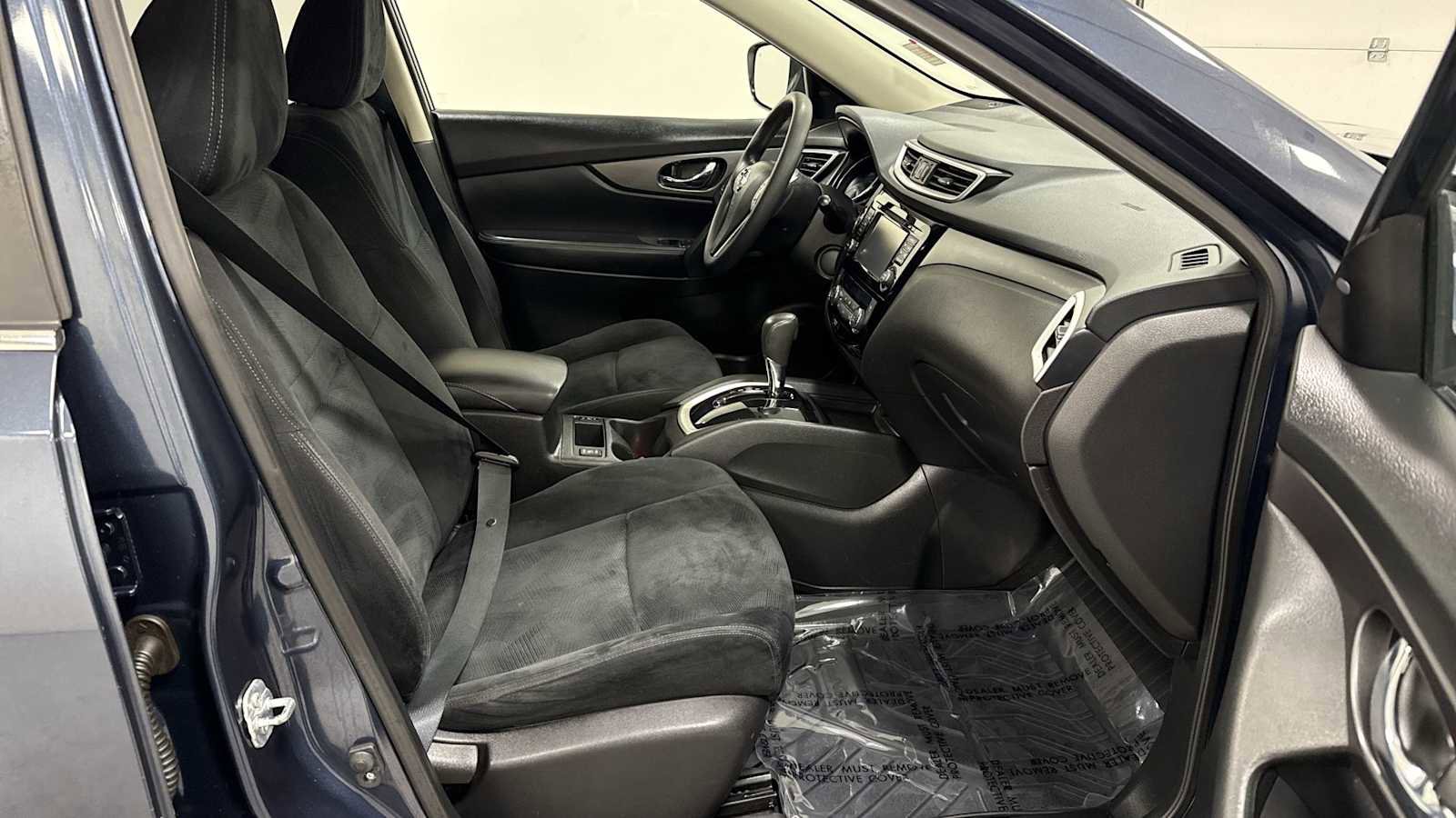 Used 2016 Nissan Rogue SV w/ SV Premium Package image 29