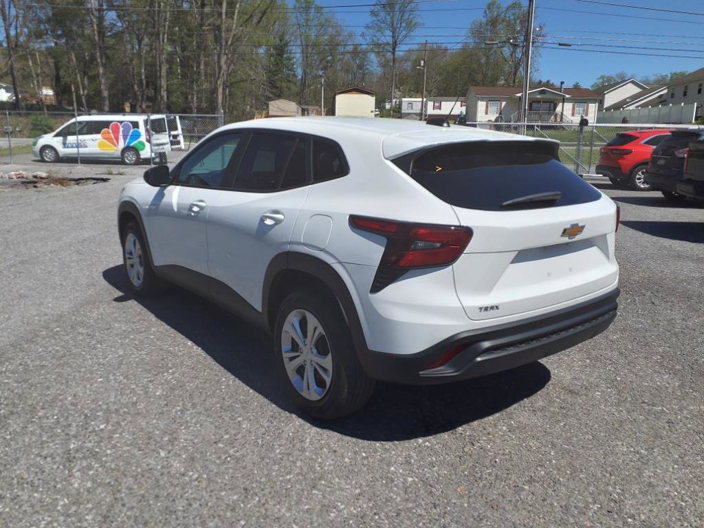 Used 2024 Chevrolet Trax LS image 3