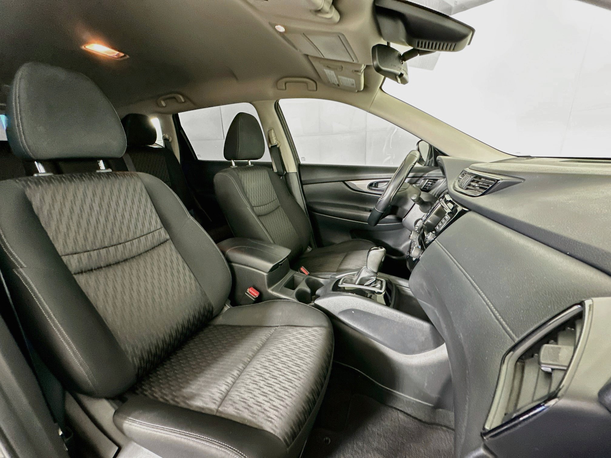 Used 2019 Nissan Rogue S FWD image 29
