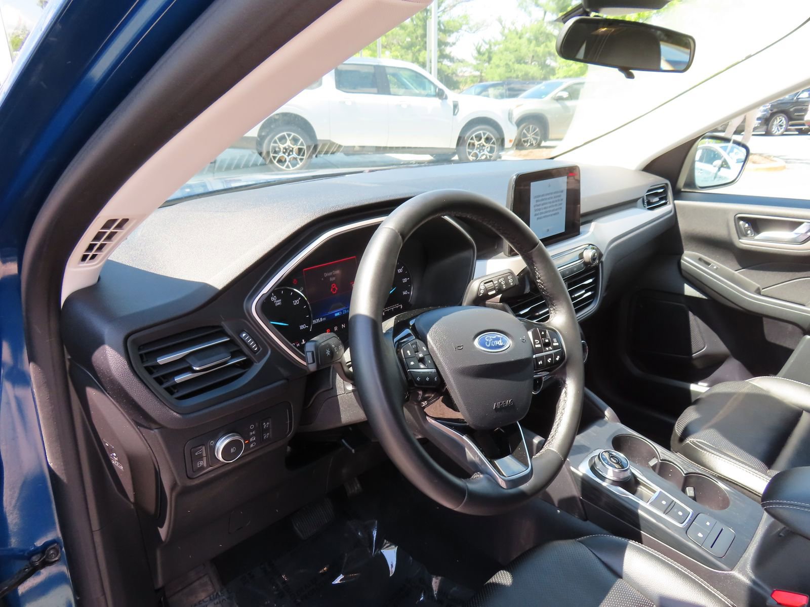 Used 2022 Ford Escape SEL FWD image 13