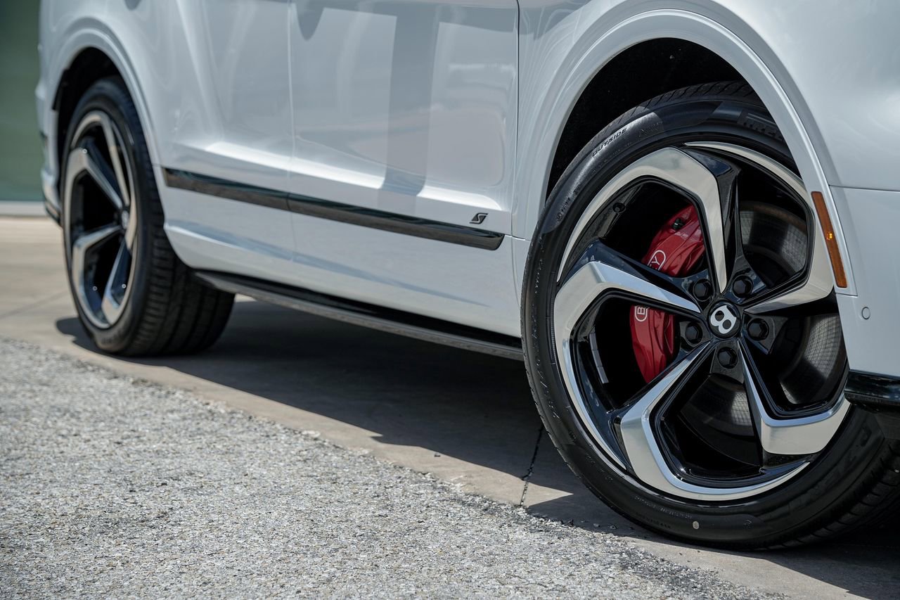 New 2025 Bentley Bentayga AWD/4WD image 6