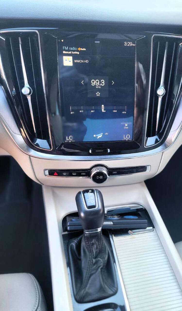 Used 2019 Volvo S60 T5 Momentum w/ Premium Package image 18