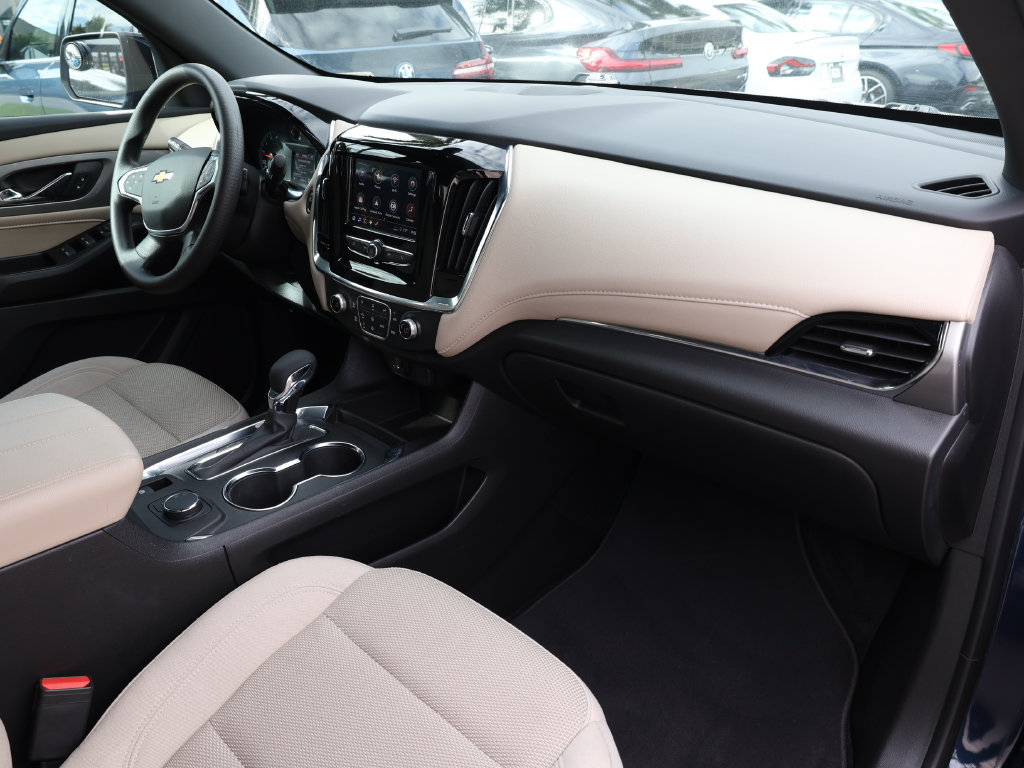 Used 2023 Chevrolet Traverse LS FWD image 17