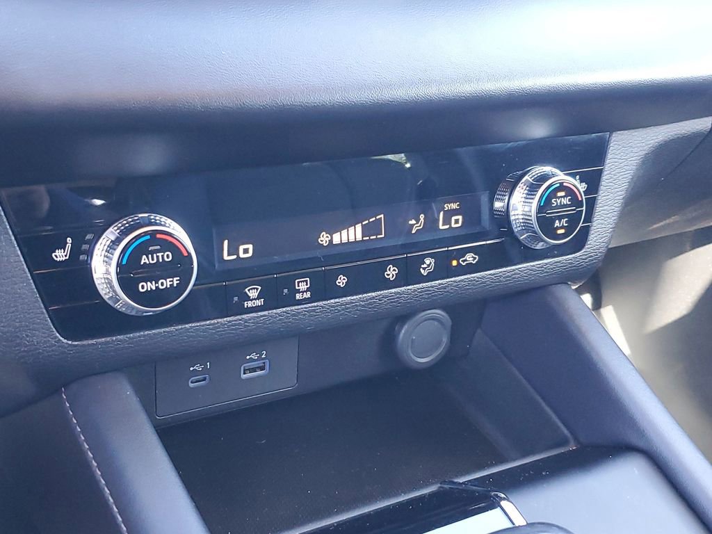 Used 2023 Mitsubishi Outlander SE image 28