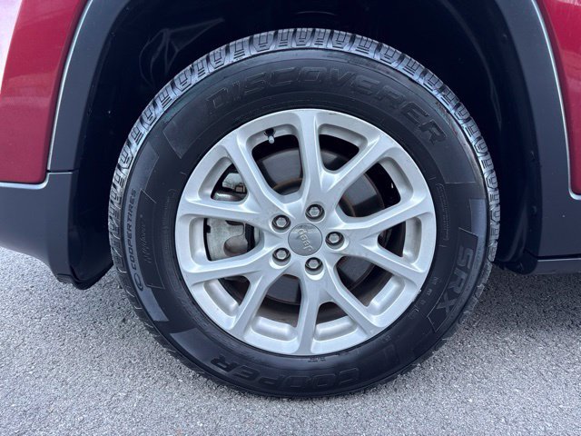 Used 2017 Jeep Cherokee Latitude AWD/4WD image 19