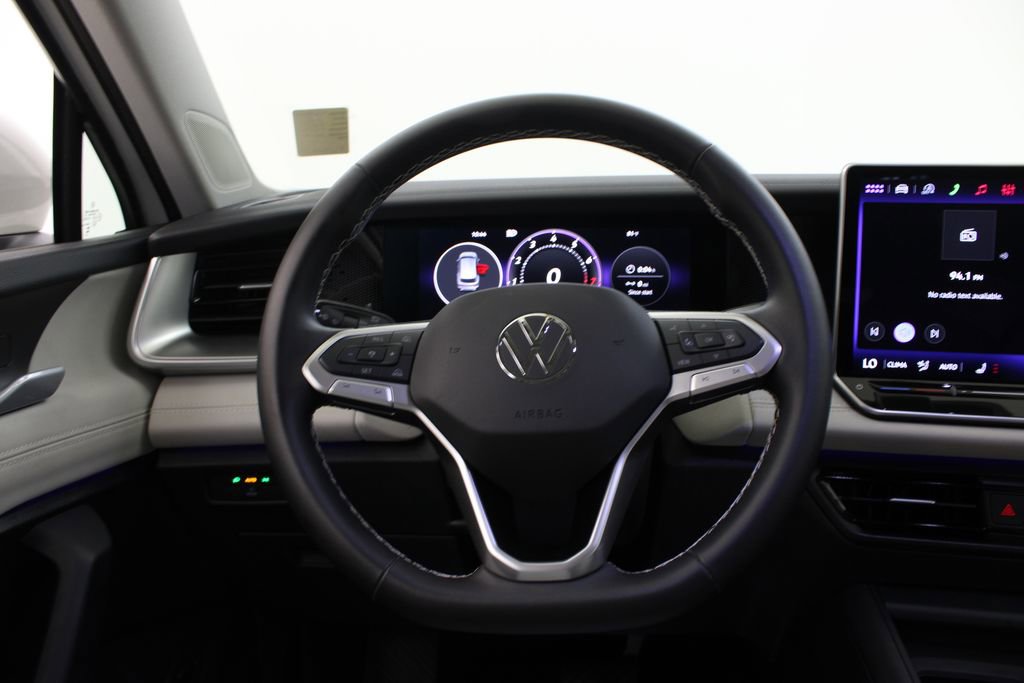 Certified 2025 Volkswagen Tiguan SE image 22