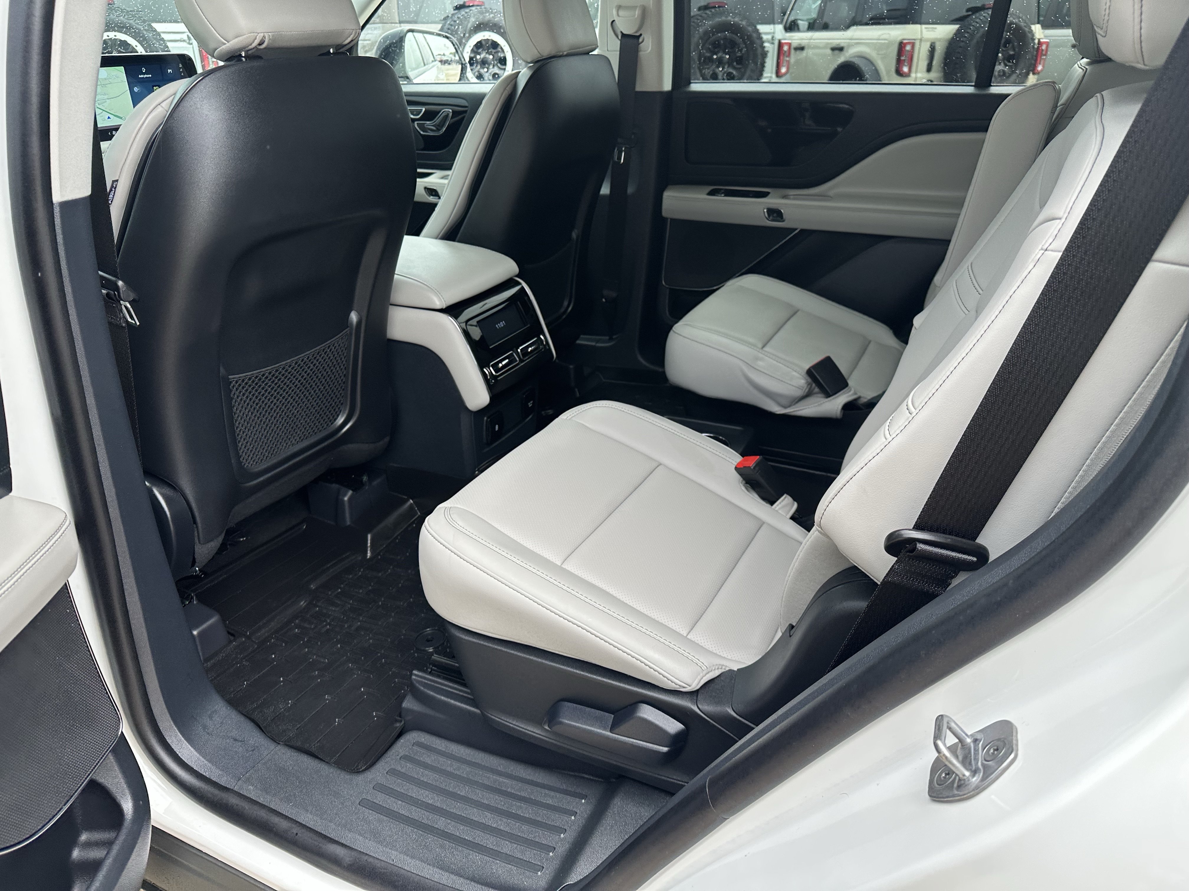 Used 2026 Lincoln Aviator AWD w/ Jet Appearance Package image 8